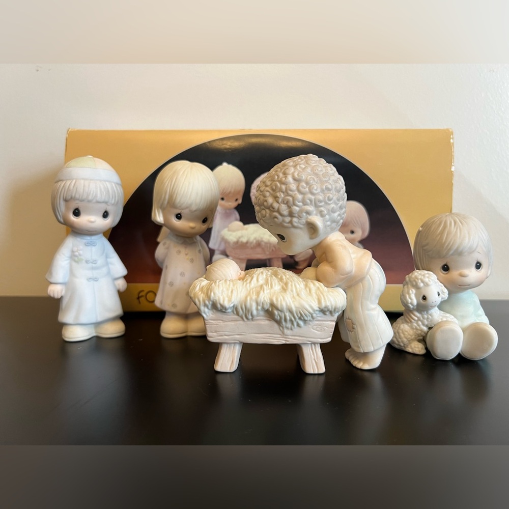 Precious Moments “For God So Loved The World”
